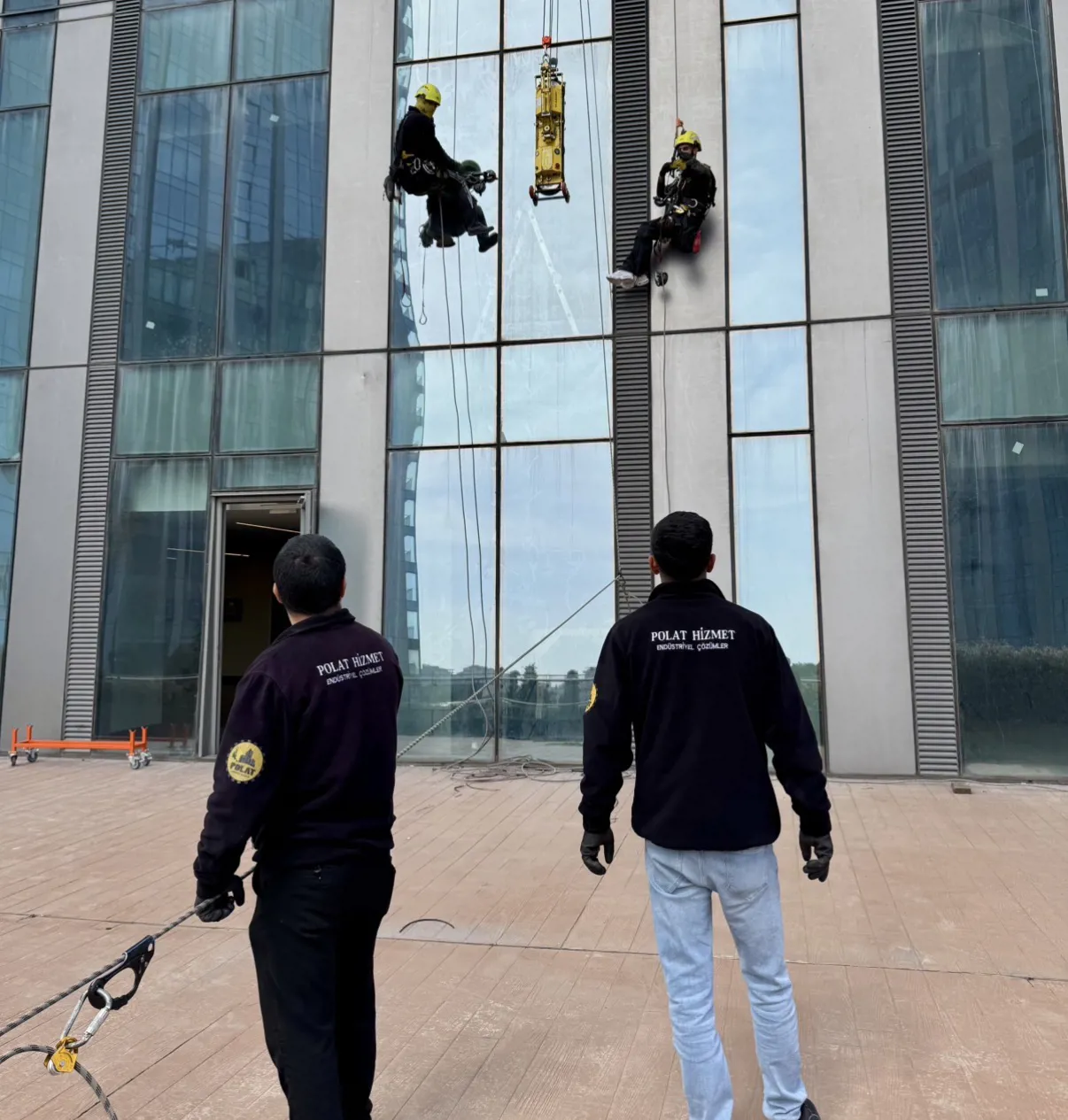 Anahtar Teslim Dış Cephe Cam Değişimi | Yüksek Katlı Bina Cam Montajı | Polat Hizmet